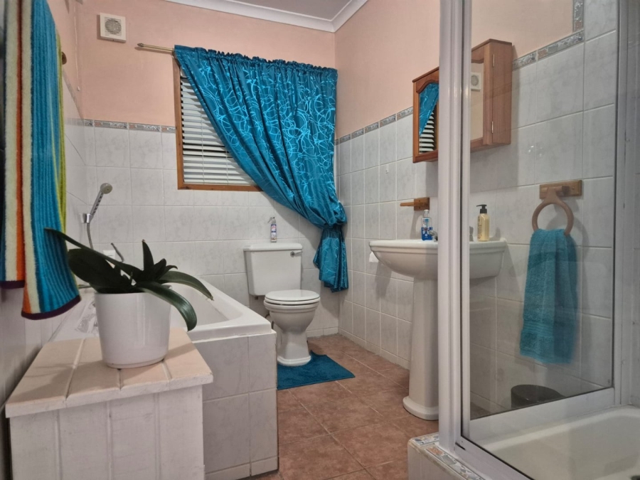4 Bedroom Property for Sale in Stilbaai Wes Western Cape